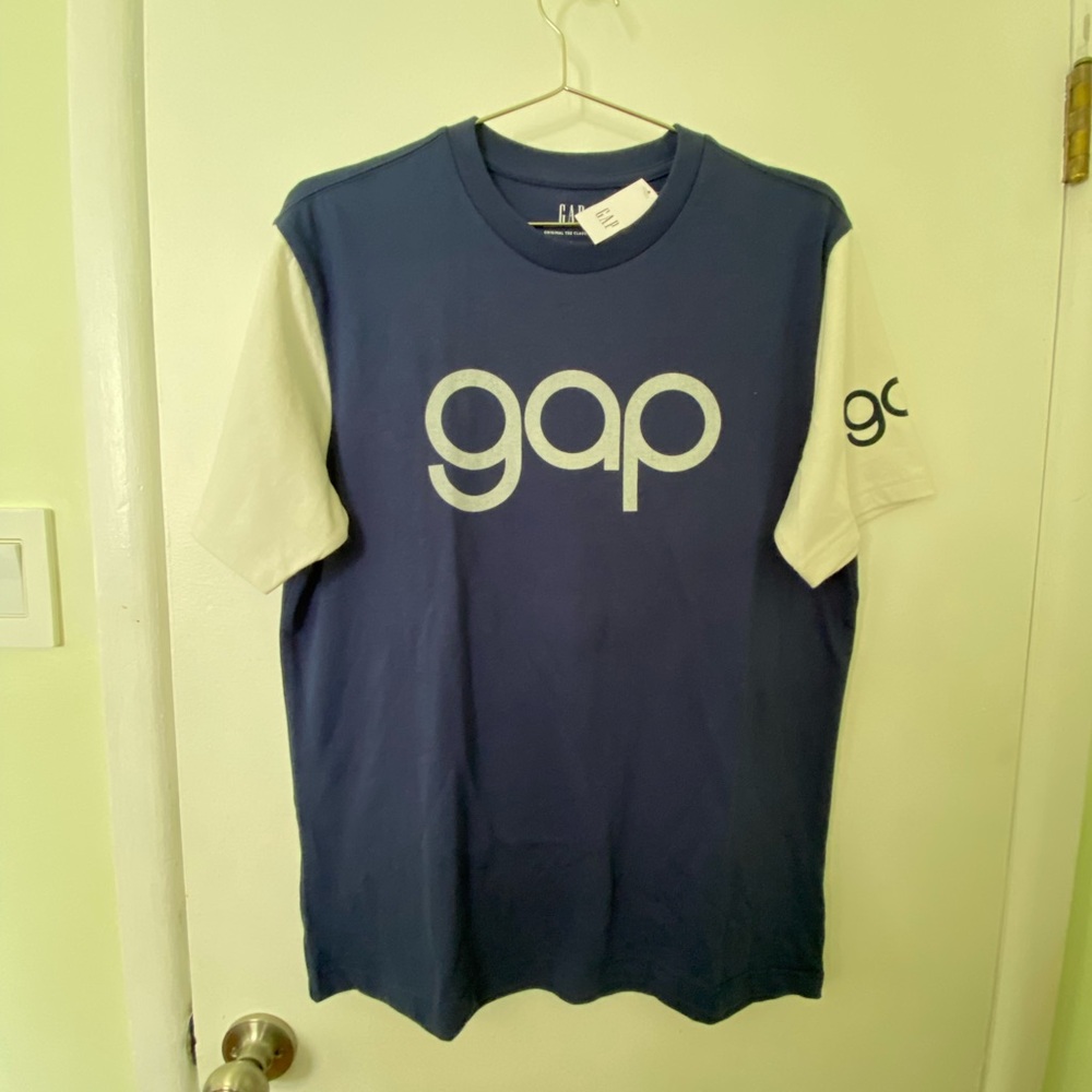 NWT GAP -US Exclusive Gender Neutral Logo T Shirt